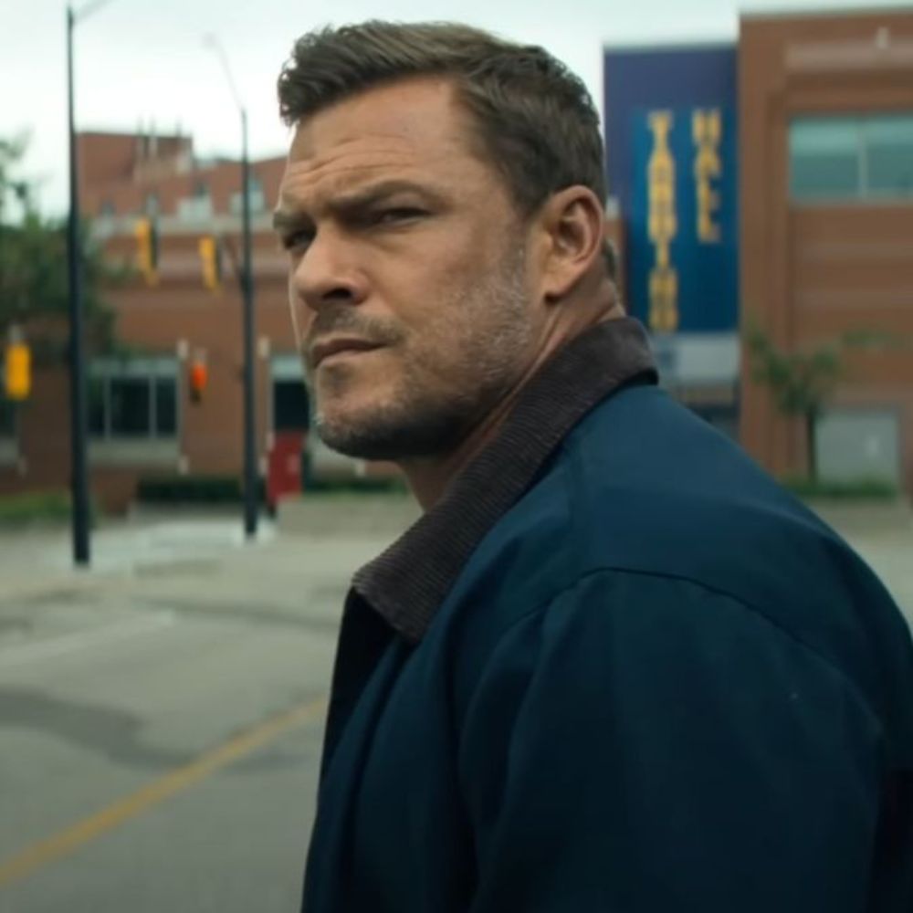 Reacher Season 3 Jack Reacher Blue Cotton Jacket - Character Close - Up View