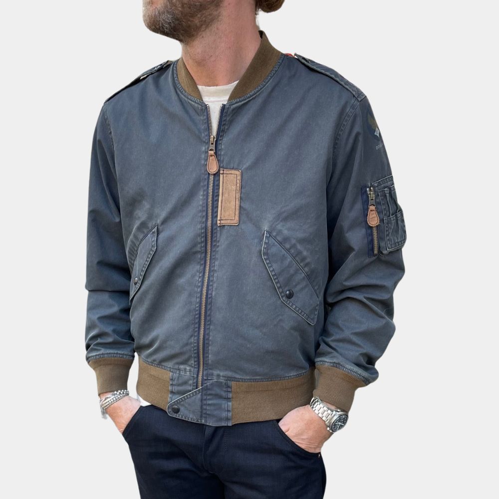 Vincent Vincent's look in Paris Has Fallen rocking that cotton bomber jacket - Posture Front View